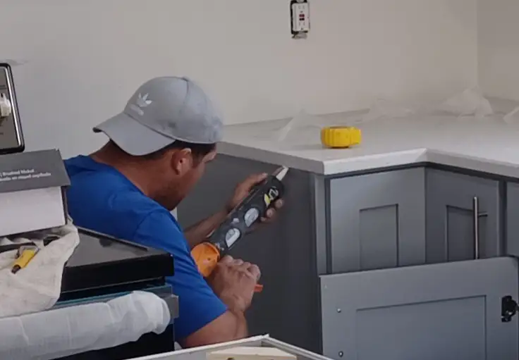 Caulk Countertops to Cabinets